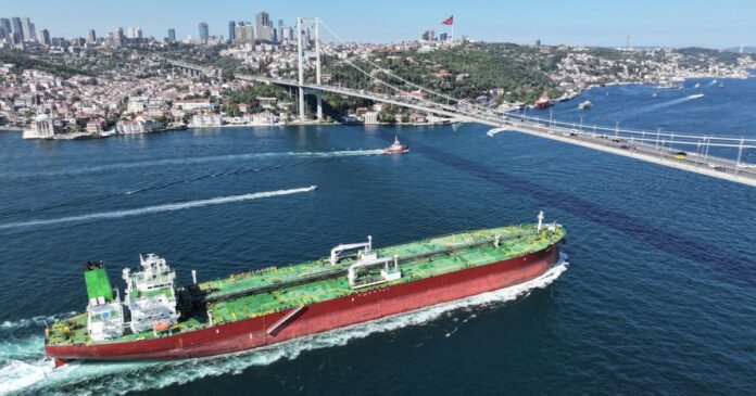 TÜRK BOĞAZLARI 2025’TE 84 BİN 640 GEMİLİK TRAFİĞİ YÖNETTİ