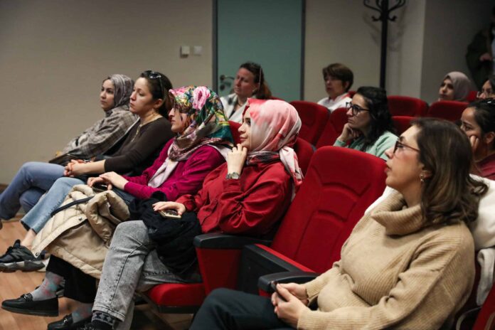 Bursa Kent Konseyi'nden Ebeveynlere Yönelik Akran Zorbalığı ile Mücadele Semineri Düzenlendi