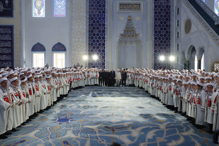 Cumhurbaşkanı Erdoğan, Çamlıca Camii'nde Hafızlık İcazet Merasimine Eşlik Etti