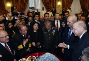 Cumhurbaşkanı Erdoğan, TBMM’nin 106. yıl resepsiyonunda liderlerle bir araya geldi