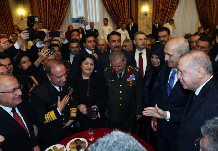 Cumhurbaşkanı Erdoğan, TBMM’nin 106. yıl resepsiyonunda liderlerle bir araya geldi