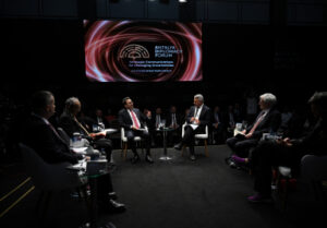 Stratejik İletişim Panelinde Belirsizliklerle Mücadelede Yeni Yaklaşımlar Ele Alındı