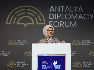 Emine Erdoğan, Antalya Diplomasi Forumu’nda Filistin Temalı Toplantıya Katılım Gösterdi