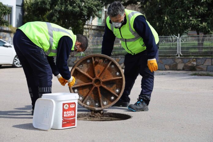 Bursa Büyükşehir Belediyesi, 17 İlçede Sinek ve Haşereye Karşı Düzenli İlaçlama Çalışmalarını Sürdürüyor