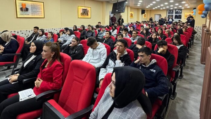 Konya’da Öğrencilere Dezenformasyonla Mücadele ve Güvenli Sosyal Medya Kullanımı Eğitimi Düzenlendi